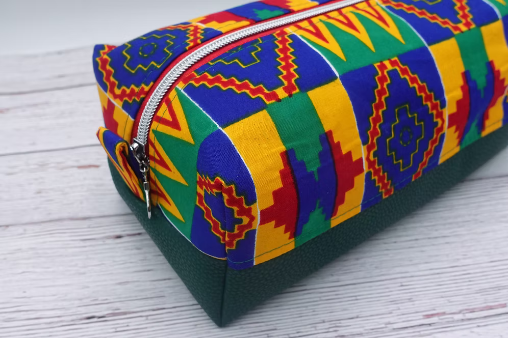 "Kente Kiss" cosmetic bag - Image 3